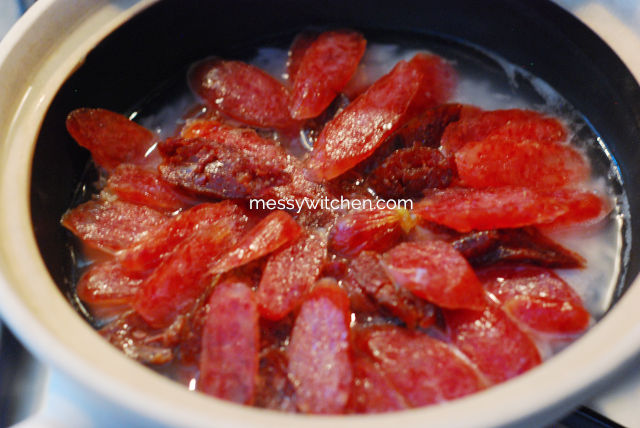 Arrange Lap Cheong & Yun Cheong (Liver) On Half-Cooked Rice